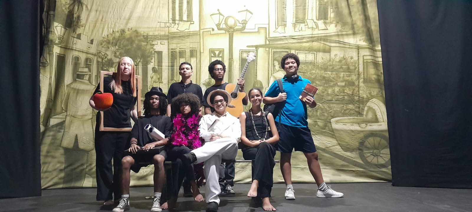 Foto do elenco na peça - Do Dono da Terra Sentado ao Sol: Um Diálogo com Jorge Amado